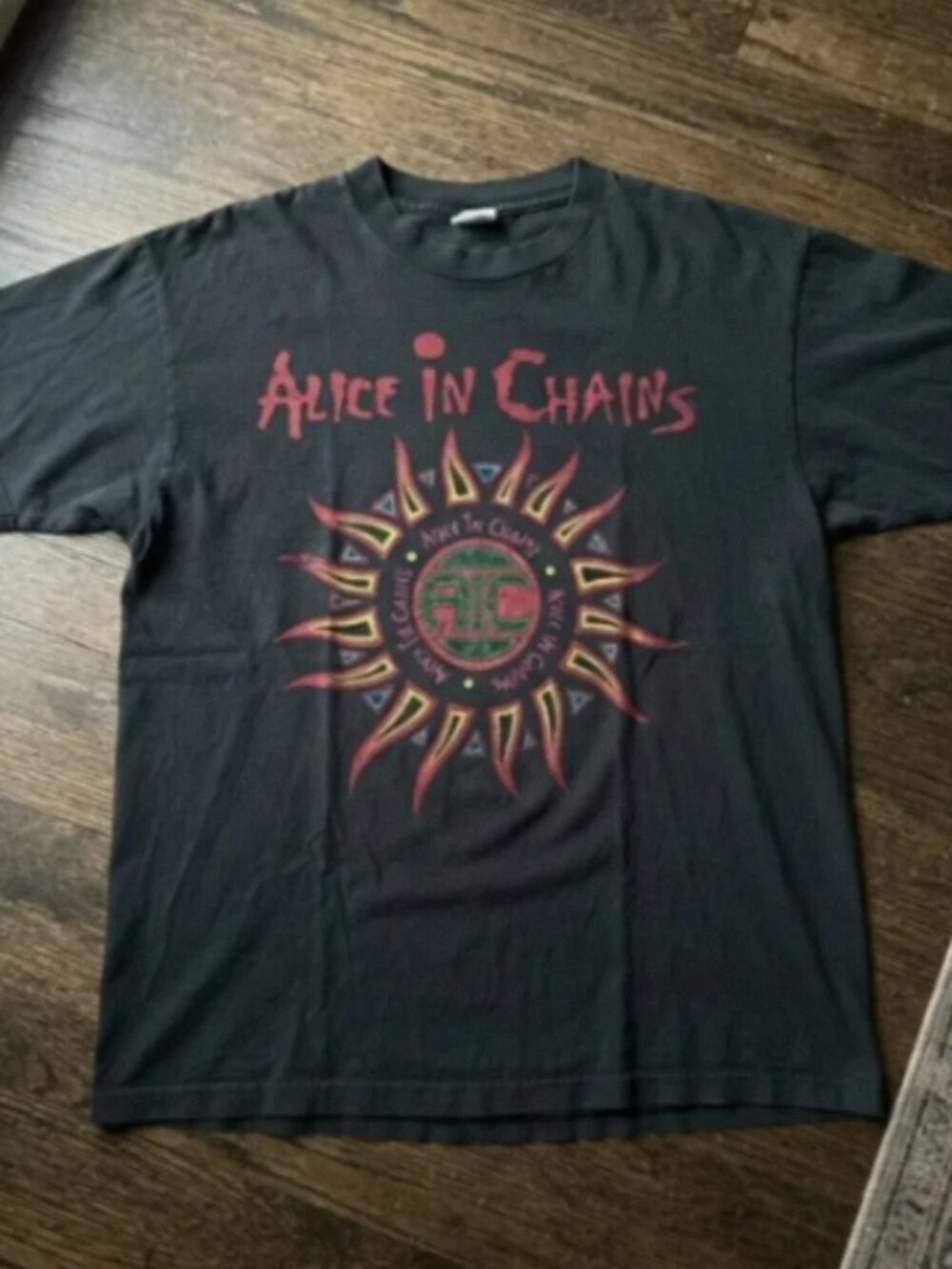 Alice In Chains 90s Vintage Sun Logo Grunge Rock Band T-Shirt
